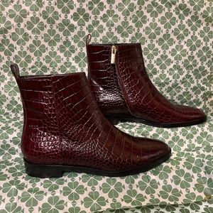 New Trycia Flat Boots !